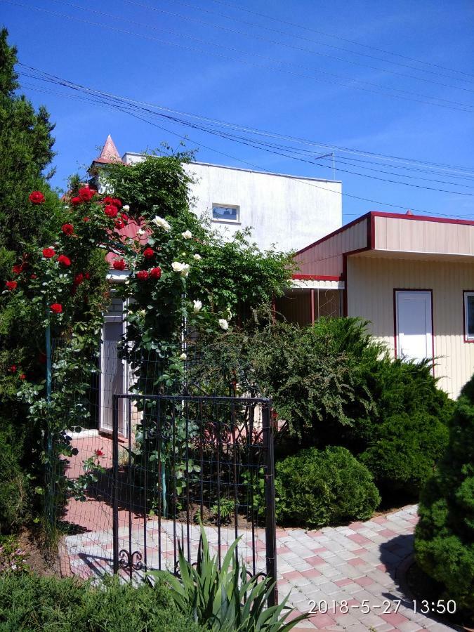 Mini Hotel Уютный Дворик Odessa Dış mekan fotoğraf