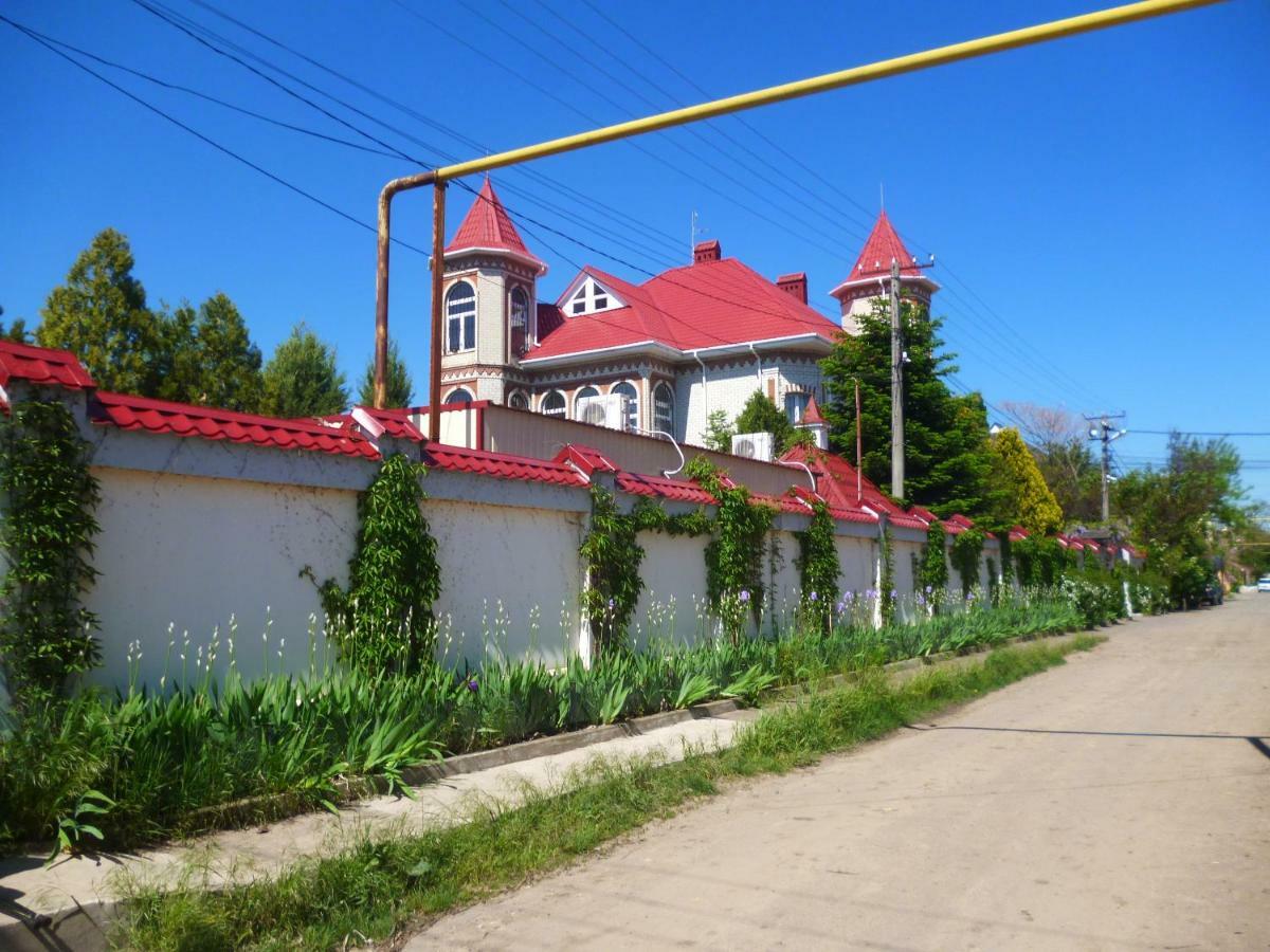 Mini Hotel Уютный Дворик Odessa Dış mekan fotoğraf